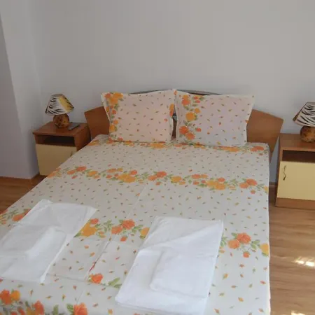 Friends Guest house 2*