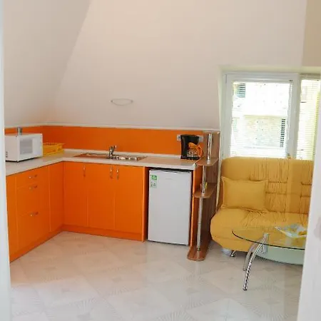 Friends Guest house 2*